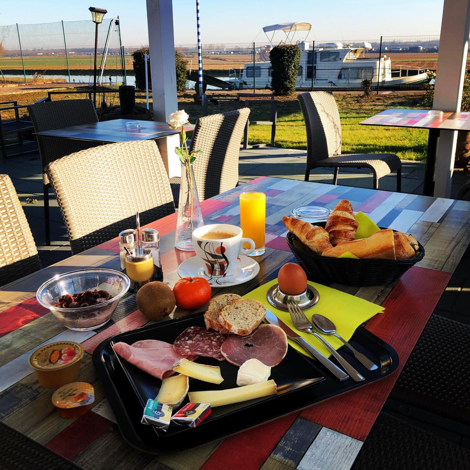 Hotel Restaurant Argos, Strasbourg Nord Венденайм Екстер'єр фото
